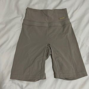 Whitney Simmons x gymshark shorts cream xs